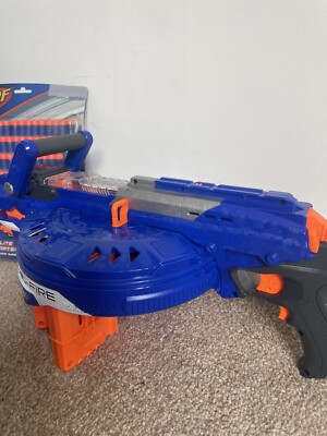 NERF N-Strike Elite Hail-Fire Blaster mit 4 x 6 Dartmagazinen und 75 Darts