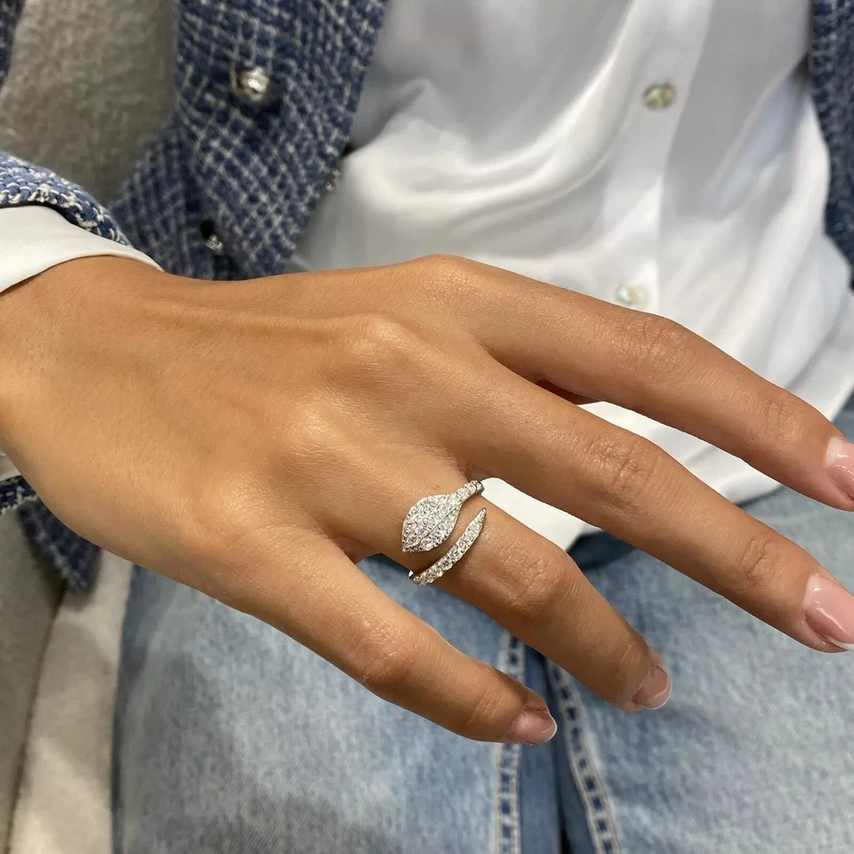 Anillo de diseño de serpiente de diamantes creado en laboratorio de corte redondo de 0,71 quilates enchapado en oro blanco de 14 k Foto 4 de 4