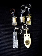 lot PORTE CLES Miniature -Porte-clés Bouteille verre Parfum ANCIEN