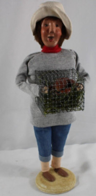Byers Choice Caroler Man in Maryland Shirt w/ Fresh Crab in Wire Cage Sand Base