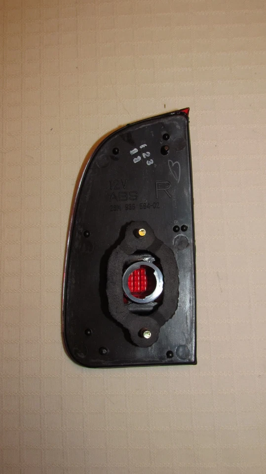 New OEM 1991-1992 Geo Prizm Rear Right Side Marker Corner Light 94851560 - Image 2 of 2