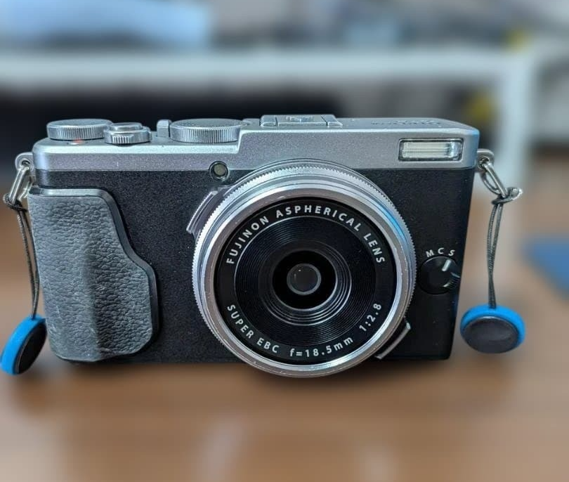 FUJIFILM Digital Camera X70 Silver X70-S Fujinon 28mm f/2.8 Tested