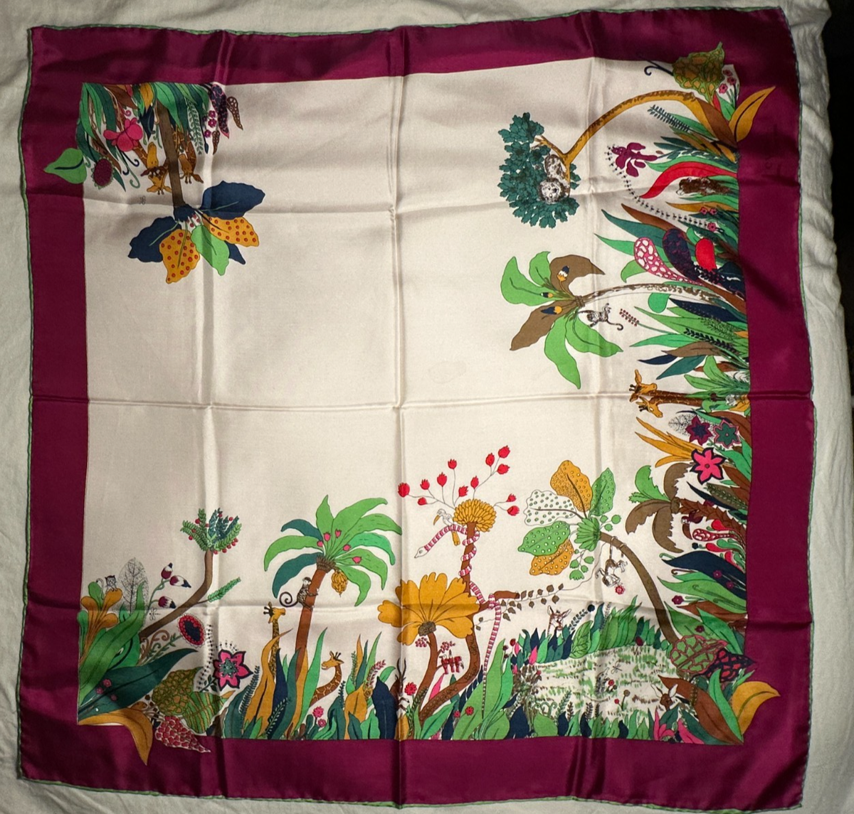 GUCCI 動物柄 シルク スカーフ Vintage Gucci Silk Scarf Jungle Safari Animals Lion Giraffe Monkey