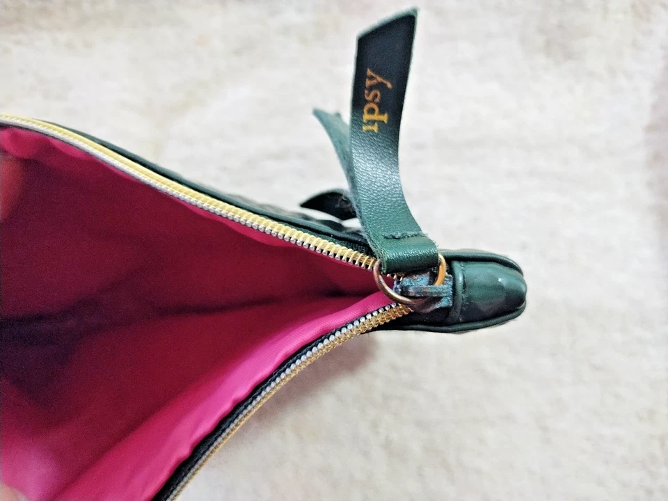 Pre-Owned IPSY Dark Green Geometric Vinyl Makeup Bag, 5" x 7" - Image 4 of 4