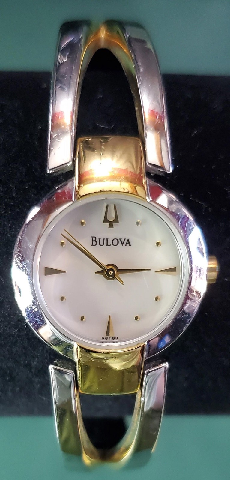 Elegant Bulova Women's Watch with Gold Accents - 35mm