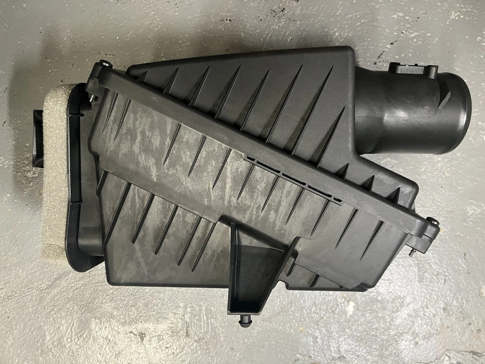 Conjunto de carcasa de filtro de aire Chevrolet GMC Cadillac 2014-2016 22870281 Foto 2 de 4