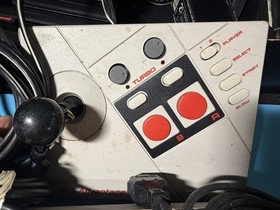 Nintendo NES-001 Console Lot w/ Controllers Zapper Light Gun and 7 Games