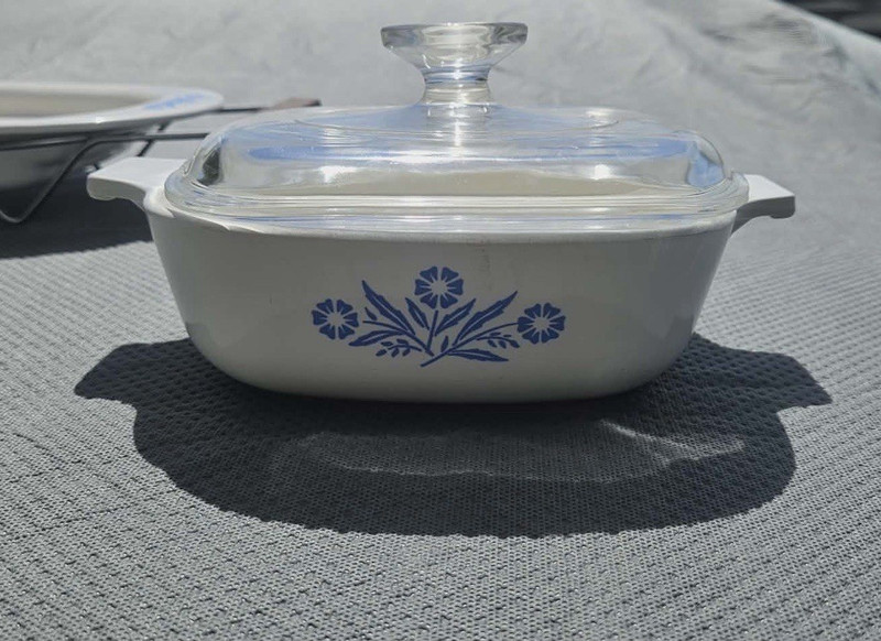 CorningWare Square Floral Casserole Dish w/ Glass Lid White & Blue Glass-Ceramic