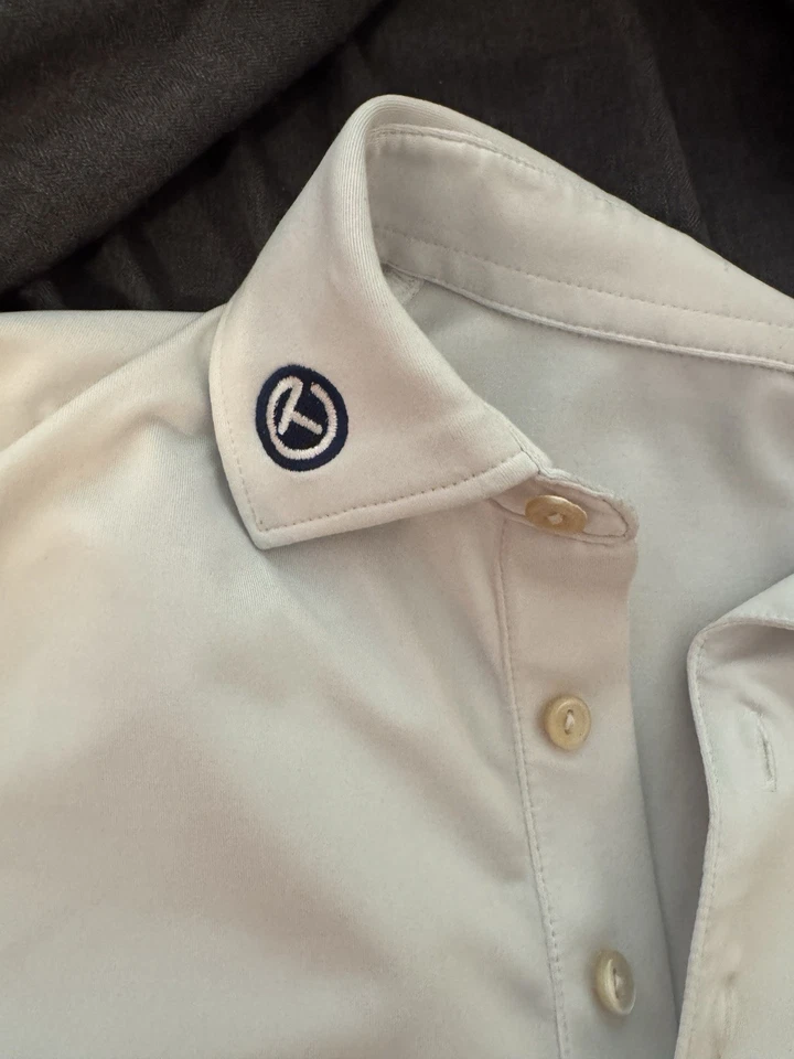 Camisa Polo Scotty Cameron - Scotty Bulldog - Camiseta de Rendimiento Fremont - Blanca - Pequeña Foto 3 de 4