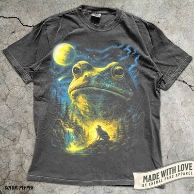 Vintage Frog Comfort Tee Full Moon Animal Nature Graphic Gift