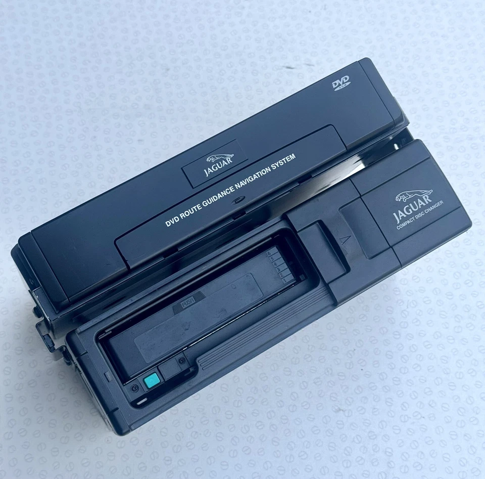 JAGUAR XJ8 X308 SAT NAV DRIVE + CD CHANGER (LNC4160AA) - Image 3 of 4
