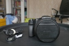 Sony Cyber-shot DSC-RX10 III Digital Camera. 24-600mm. 20.1MP CMOS 1" READ Des.