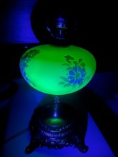 FENTON SATIN URANIUM GLASS WITH FLOWER LAMP , 3 LIGHTING OPTIONS