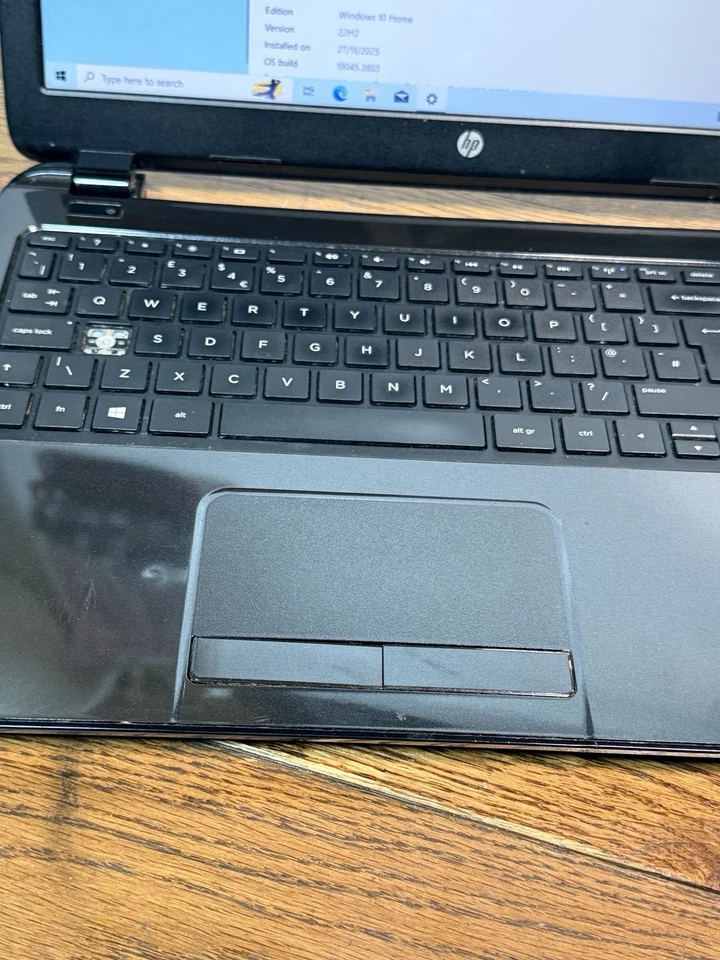 Damaged HP 15-r150sa Laptop | Intel i5-4210U | 6GB RAM | 1TB HDD | Windows 10 - Image 3 of 4