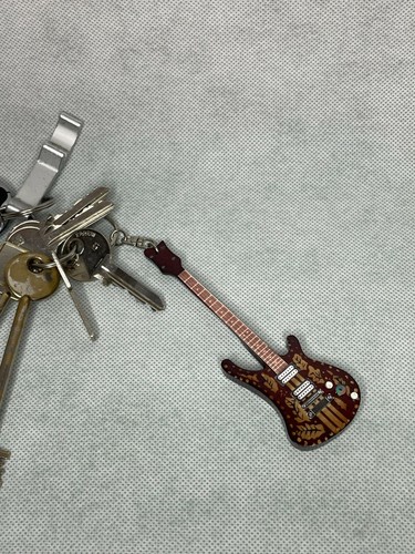 Portachiavi in legno basso porta chiavi miniatura Lemmy Kilmister Motörhead bass - Foto 3 di 4