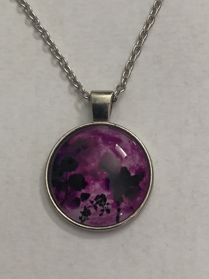 Nuevo collar colgante de plata cabujón de vidrio cabujón púrpura luz de luna de 1" Flying Fairy 18" Foto 2 de 4