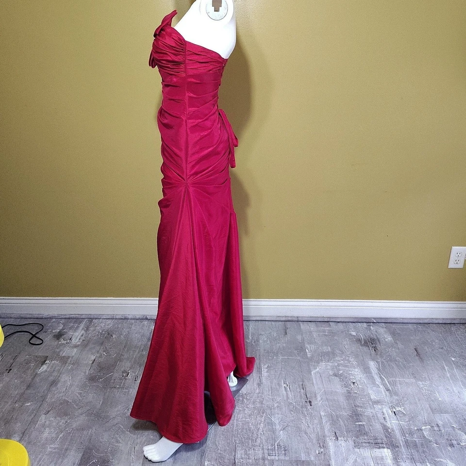 Vestido de graduación Flirt by Maggie Sottero sin tirantes rojo espalda con cordones talla 2 Foto 3 de 4