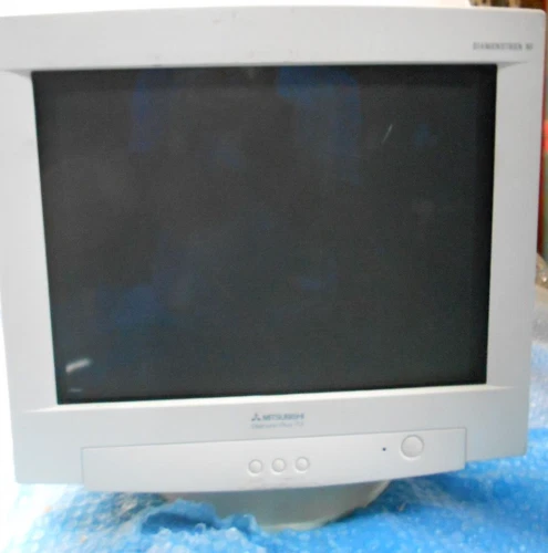 Mitsubishi Diamondtron NF Diamond Plus 73 CRT Monitor N0701