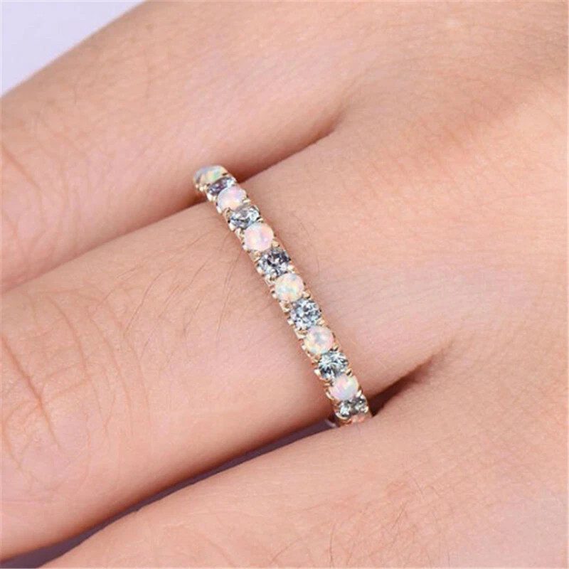 Anillo de cola plateada de oro rosa de 18 quilates con banda de circonita cúbica de ópalo de dedo delgado de 2 mm para mujer talla 6-10 Foto 4 de 4