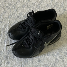 Nike Reax Men  s Low Top Lace-Up Athletic Sneaker Black Rubber Outsole