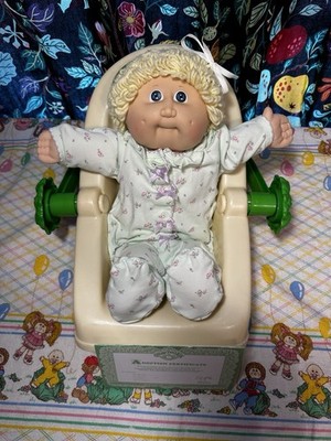 Cabbage Patch kid/Coleco/HM2/ Lemon Loop Hair/ Blue Eyes/clean/baby powder smell