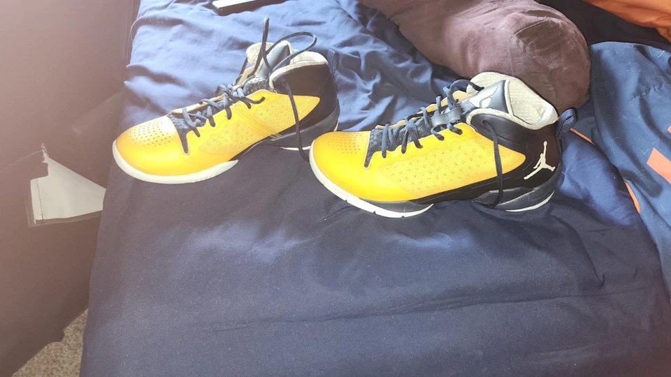D Wade Marquette Jordans - Image 2 of 4