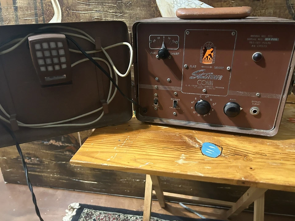 CONN Strobotuner Model ST2 1950 LIGHTS UP SPINS DOES'T WORK TESTED BY GUITARIST - Image 3 of 4