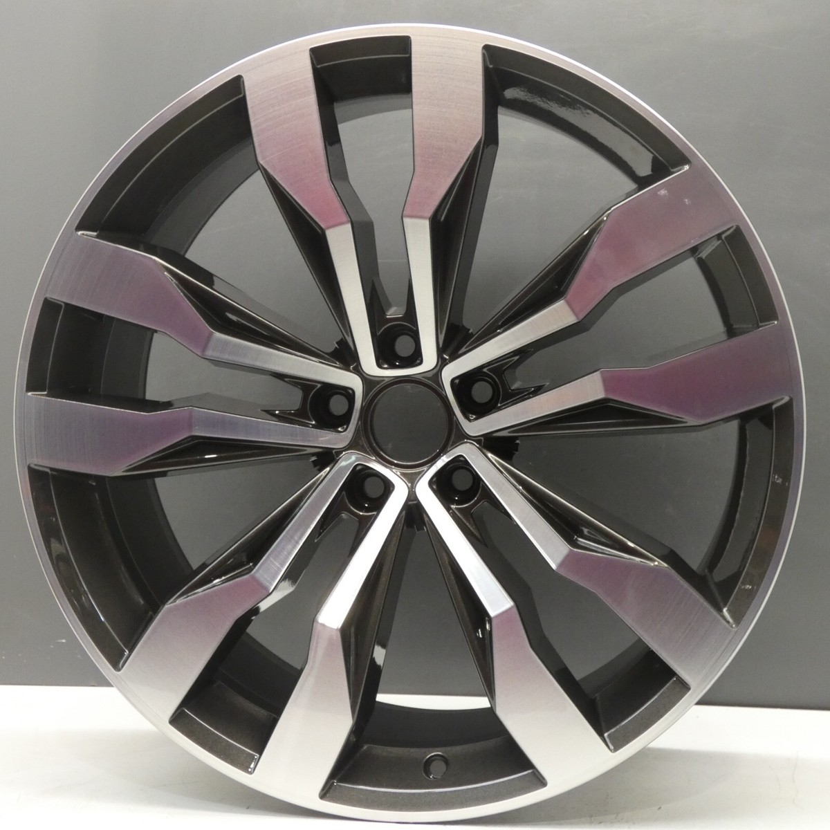 VW Tiguan2.0 tsi r-line 4motion純正19インチ VOLKSWAGEN TIGUAN 2.0 TSI R-Line Tech 4Motion (190 ps) - YouTube
