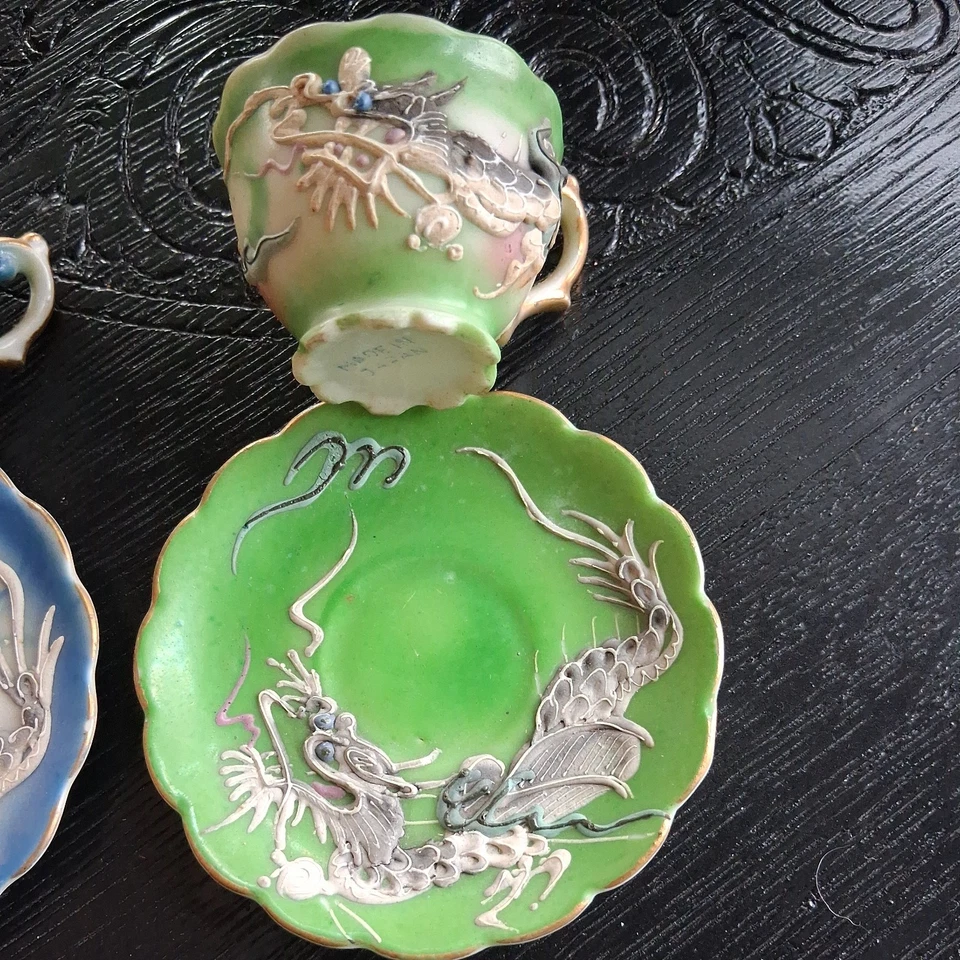 DOIS CONJUNTOS Vintage Orion Raised Moriage Dragon Design Copo e Pires Japão VerdeAzul - Imagem 3 de 4