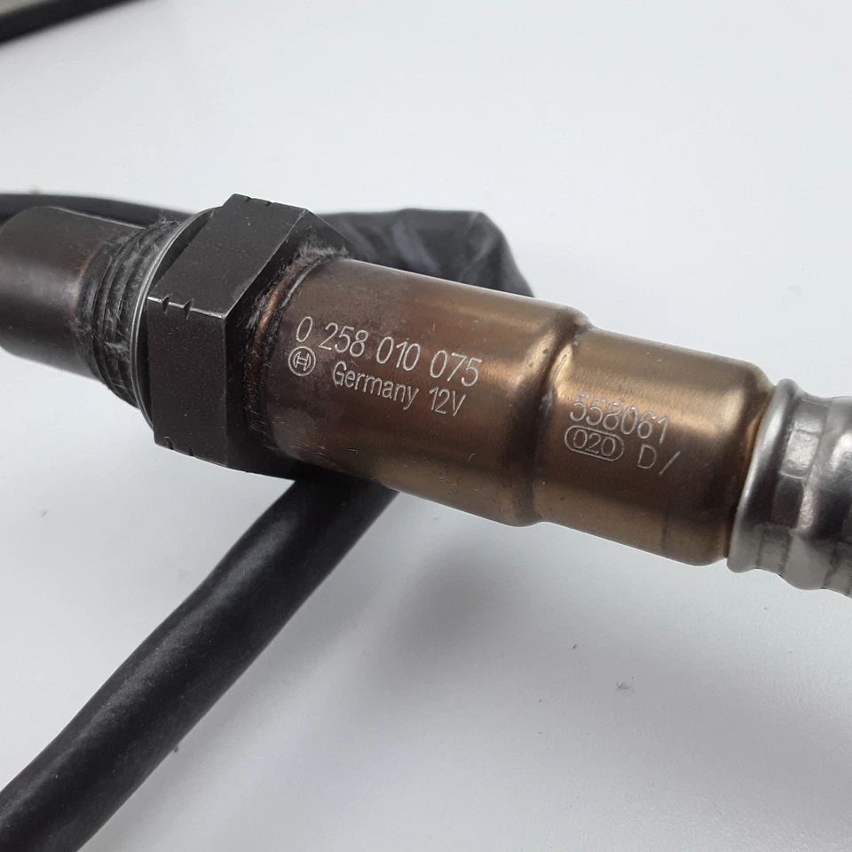 Conjunto de sensores de oxígeno premium Bosch 16075 para Volkswagen Jetta (2004-2005) Foto 4 de 4