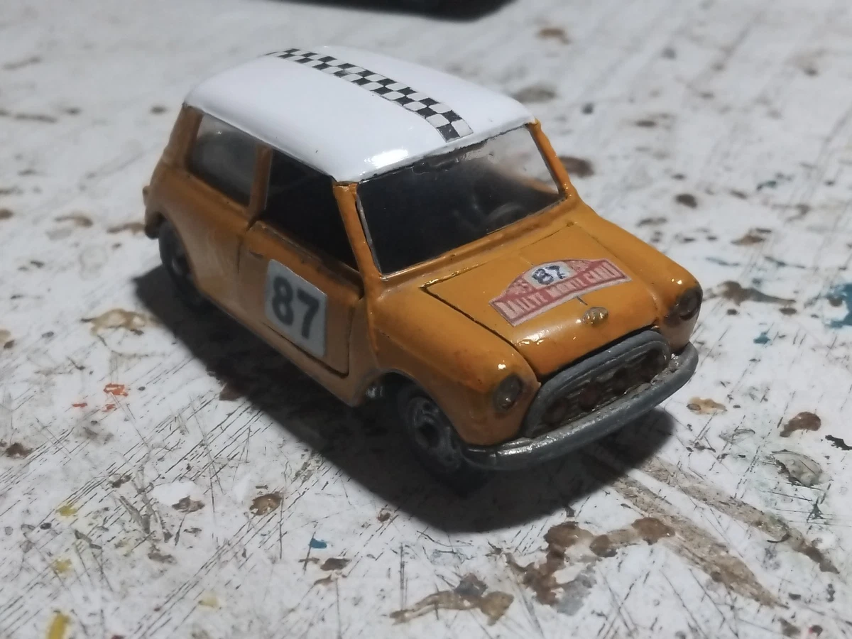 Miniature Mebetoys 1/43 - Mini Minor Avec Skis Et Luge (A61) - Italie, état Proche Neuf
