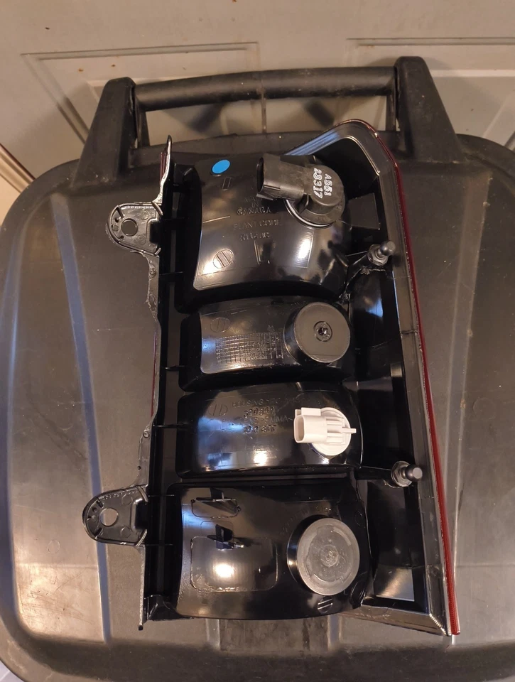 2008-2017 Jeep Patriot Taill Light, OEM # 05160365AG-001 - Image 2 of 4