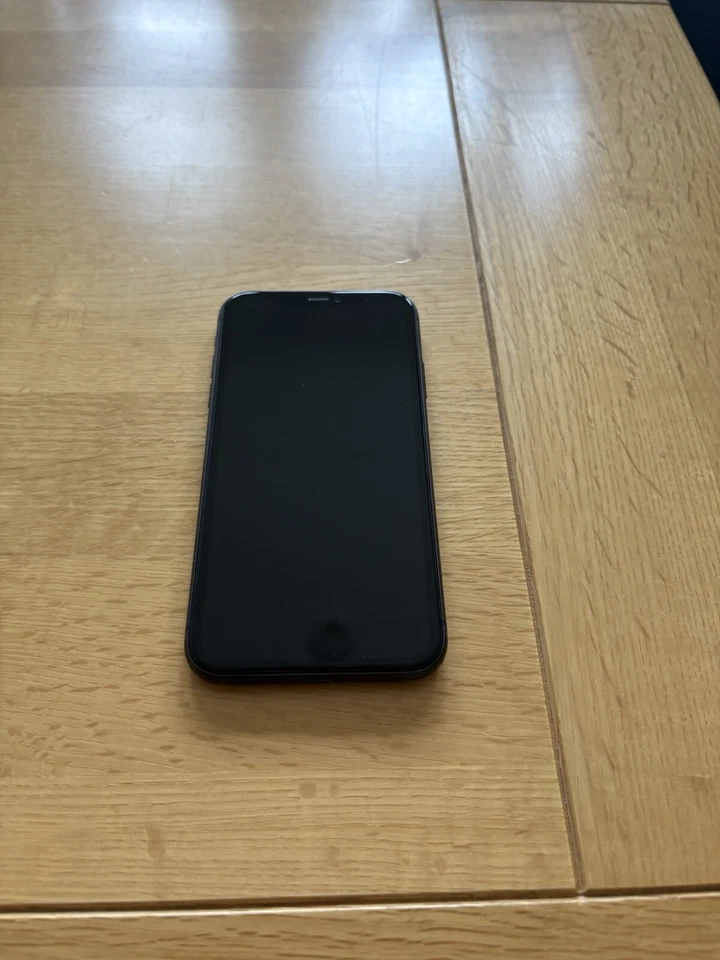 Iphone 11, photo 1 of 3