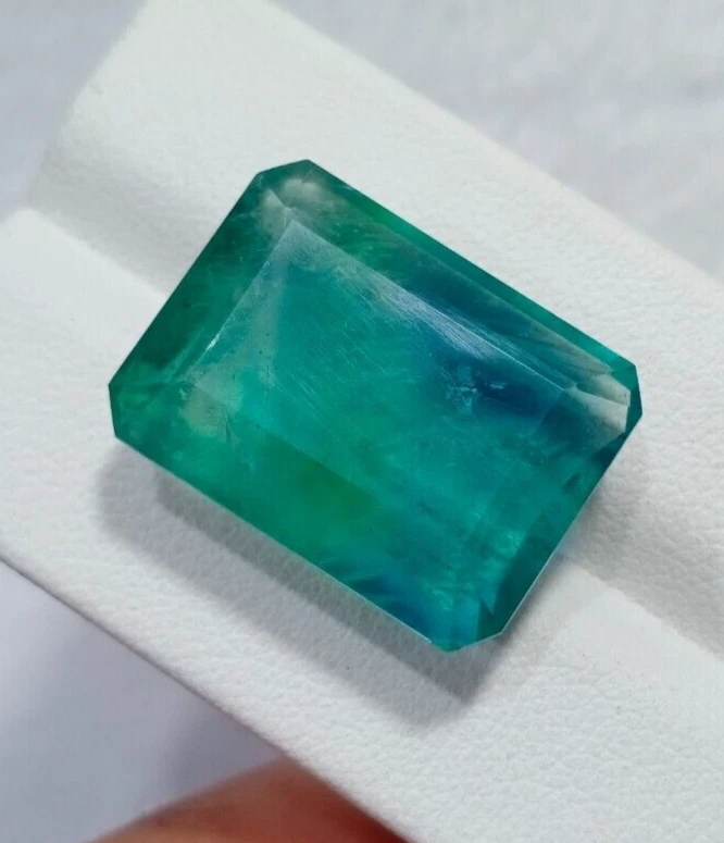 Pedra preciosa solta fluorita cor verde azul orgânico corte natural 37,50 quilates do Paquistão - Imagem 2 de 4