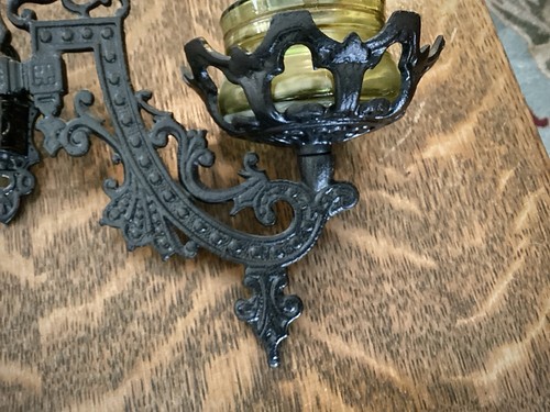 Antique Victorian Wall Mount Oil Lamp Cast Iron Bracket Glass Kerosene Farmhouse - Picture 9 of 13