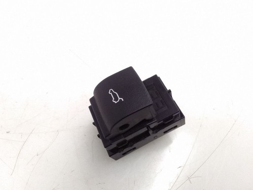 Tailgate opening switch