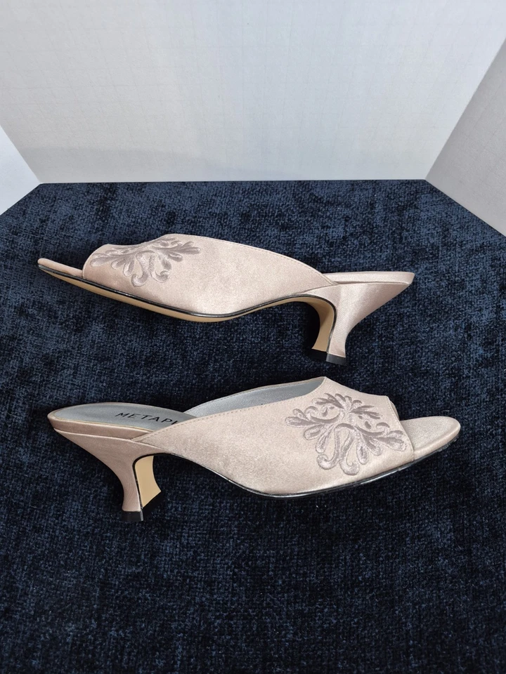 Metaphor Women's Slide Dress Pump Blush Taupe Embroidered Satin New Size 8M Mule - Image 4 of 4