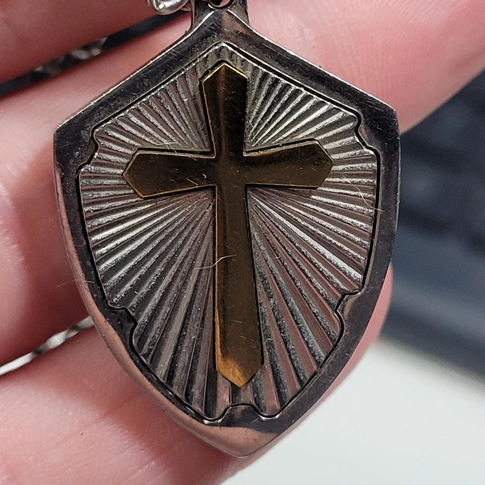 CRUZ CELTA DE ACERO INOXIDABLE PARA HOMBRE CON CADENA DE 24"  Foto 2 de 4