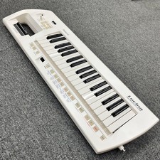 Roland Lucina AX-09 Sintetizzatore Spalla Bianco Perla Prestazioni Leggere