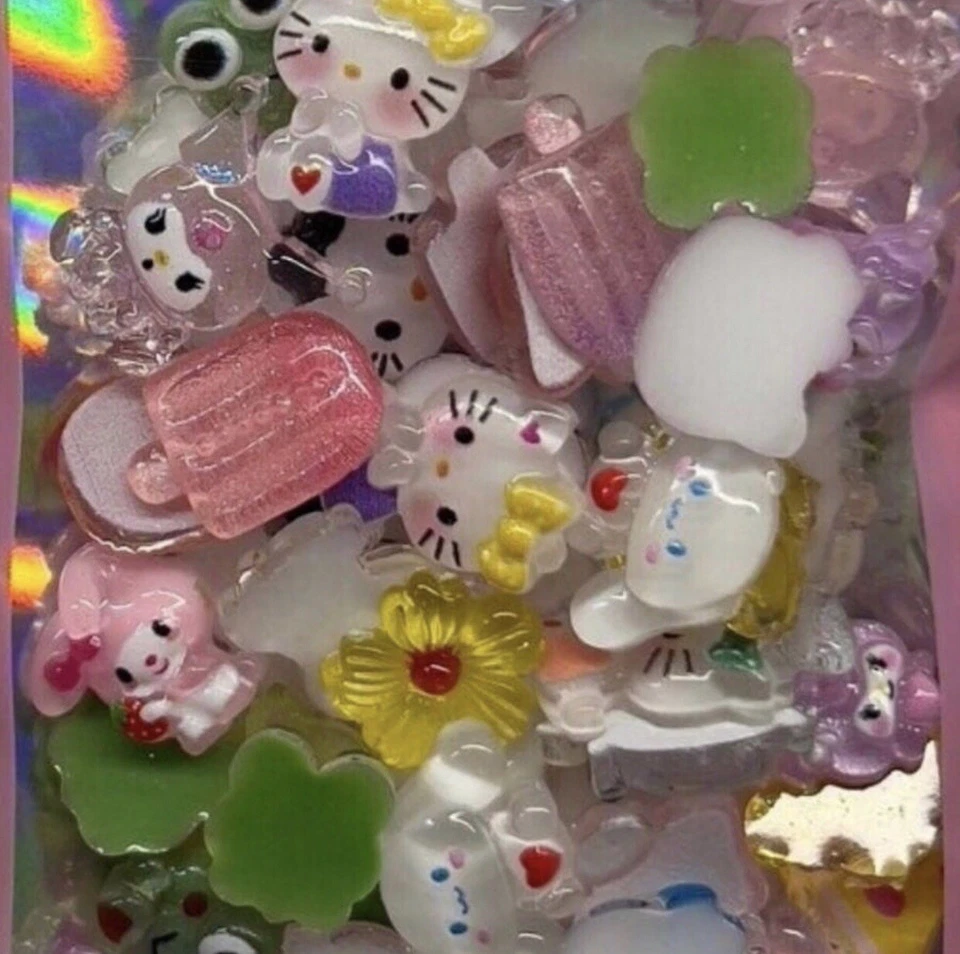 Lote de 40+ dijes de uñas Kawaii Sanrio Hello Kitty My Melody Kuromi Foto 2 de 3