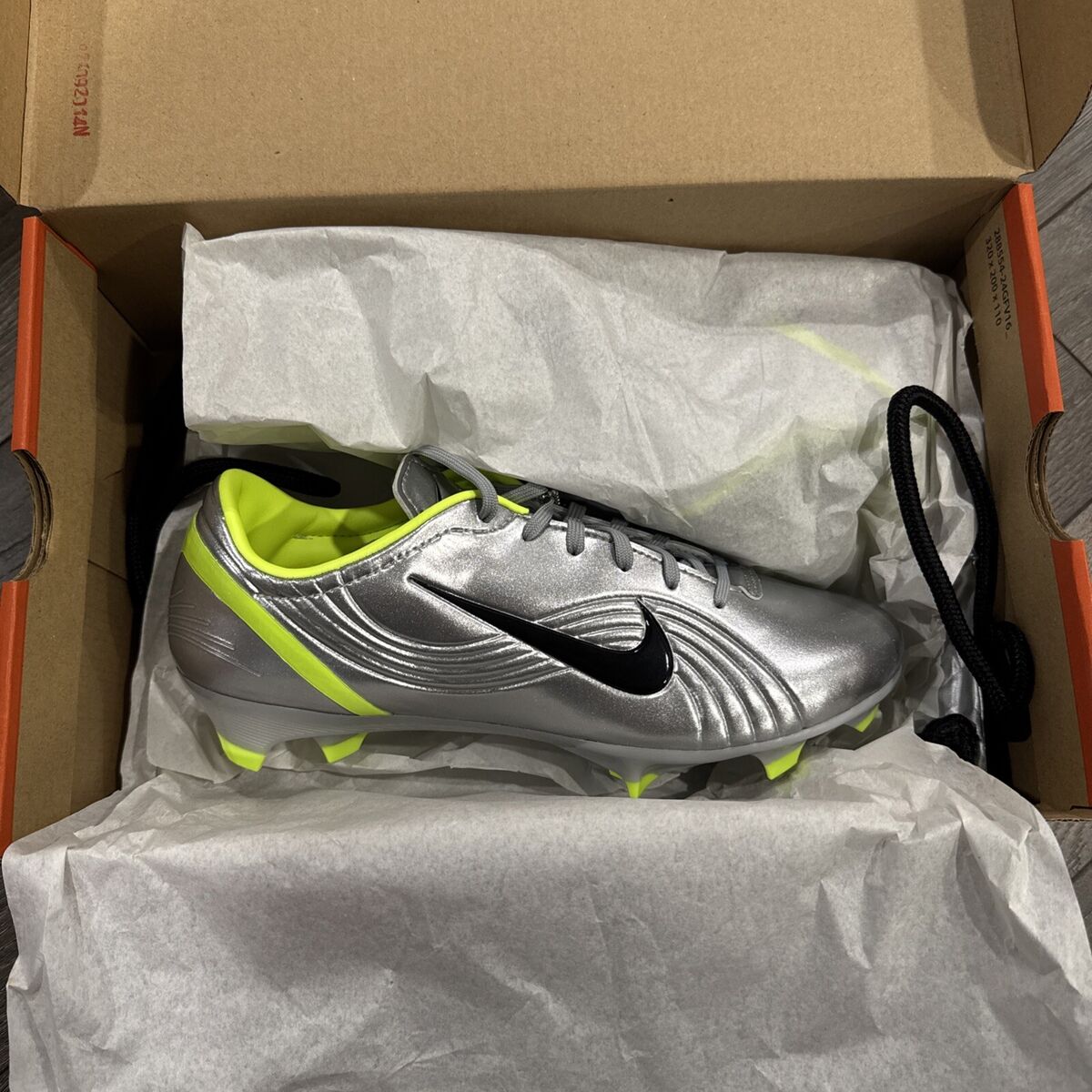 NIKE MERCURIAL VAPOR 1 R9 RGN SE FG Size 7 LIMITED TO 4500 NIKE MERCURIAL VAPOR 1 R9 RGN SE FG Size 7 LIMITED TO 4500