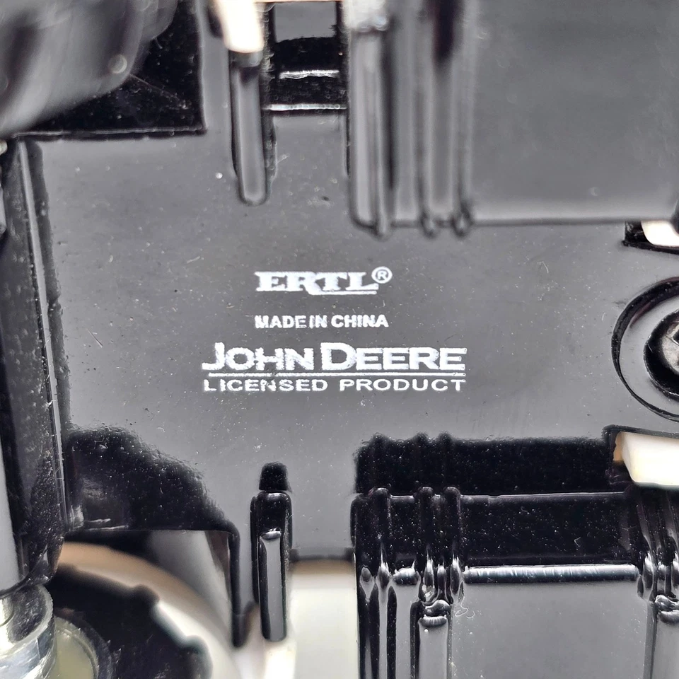 ERTL/JOHN DEERE Collaboration Dump Truck 1:32 ~ ERTL Ford Bulk Tank Hauler VTG  - Image 3 of 4