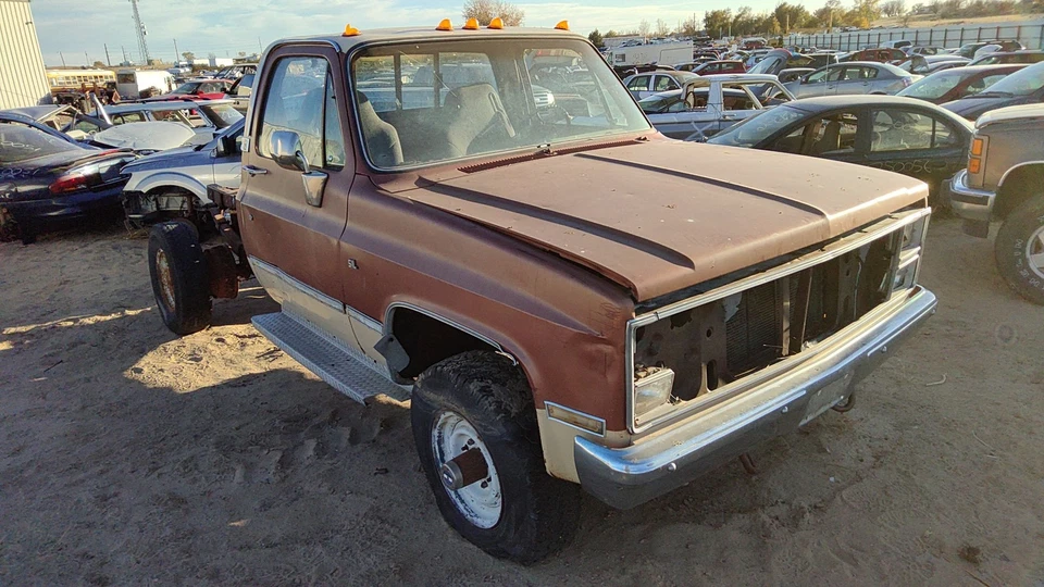 Pinza de freno delantera derecha Chevy K30 1979-1988 pasajero con soporte de montaje OEM Foto 2 de 4