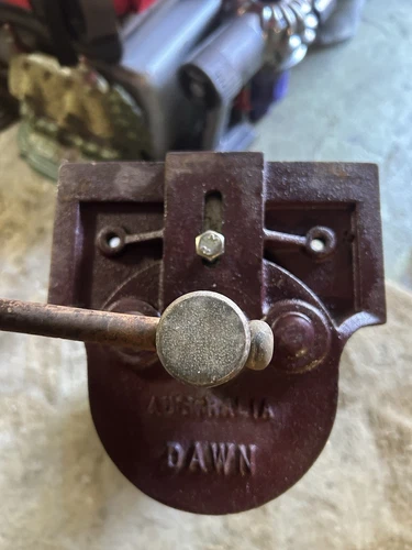 VINTAGE DAWN NO.175 WOODWORKING VICE MADE IN AUSTRALIA  Excellent Condition