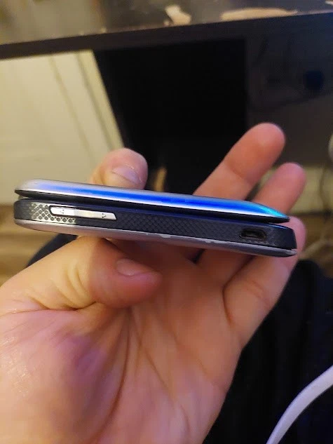 Unlocked 2010 TracFone Motorola 3G W418G Flip-Phone No SIM Card - Image 4 of 4