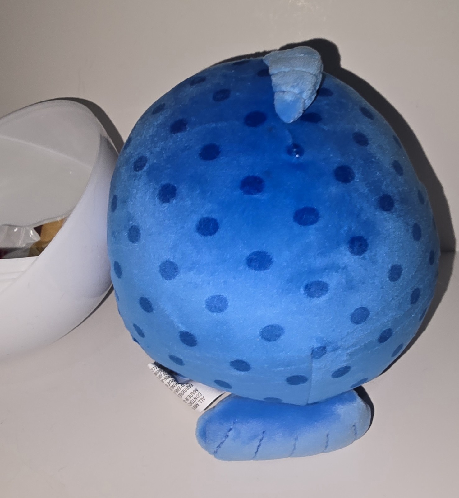 Series 3 Snackles Olivia The Blue Parrotfish Holding Baskin Robin Ice Cream