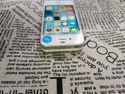 99%N ew Apple iphone 4s 64GB White ios 9 UNlocked Excellent condition Good gift - Afbeelding 12 van 12