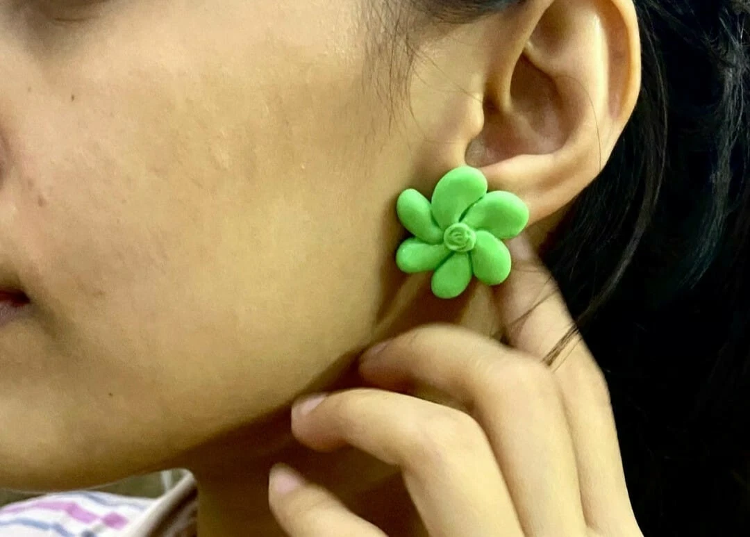 Ariana grande flower earrings deals