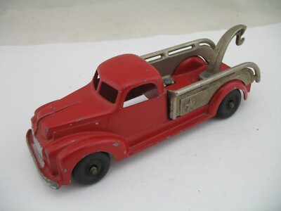 Hubley Kiddie Toy 460: Tow Truck Wrecker, star on side