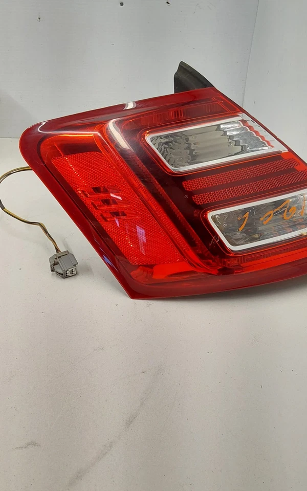 Luz trasera izquierda Ford Taurus 2015 OEM 44ZH2126 Foto 4 de 4